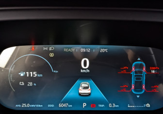 Подержанный автомобиль Москвич 3е 2023 года (16 фото)