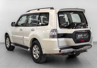 Подержанный автомобиль Mitsubishi Pajero 2019 года (7 фото)
