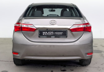 Подержанный автомобиль Toyota Corolla Sedan 2014 года (6 фото)