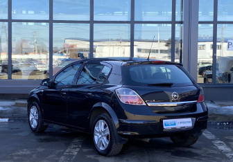 Подержанный автомобиль Opel Astra Hatchback 2014 года (7 фото)