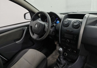 Подержанный автомобиль Renault Duster 2016 года (11 фото)