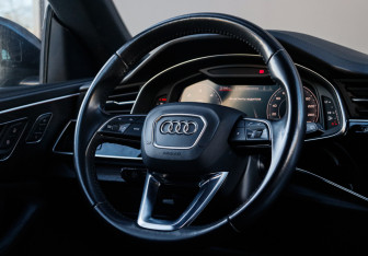 Подержанный автомобиль Audi Q8 2019 года (34 фото)