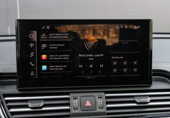 Подержанный автомобиль Audi Q5 2025 года (28 фото)