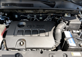 Подержанный автомобиль Toyota RAV4 2011 года (9 фото)