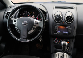 Подержанный автомобиль Nissan Qashqai 2012 года (10 фото)
