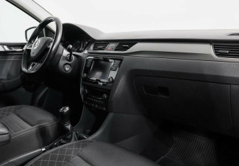 Подержанный автомобиль Skoda Rapid Liftback 2018 года (7 фото)