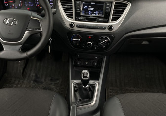 Подержанный автомобиль Hyundai Solaris Sedan 2020 года (13 фото)
