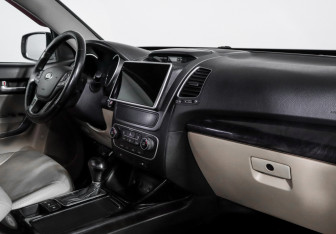 Подержанный автомобиль Kia Sorento 2013 года (9 фото)