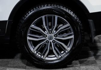 Подержанный автомобиль Geely Atlas Pro 2021 года (15 фото)