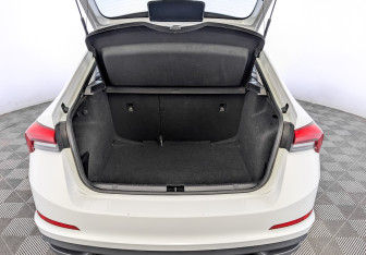 Подержанный автомобиль Skoda Rapid Liftback 2021 года (10 фото)