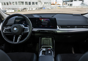 Подержанный автомобиль BMW X1 2025 года (13 фото)