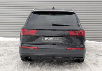 Подержанный автомобиль Audi Q7 2016 года (6 фото)