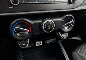 Подержанный автомобиль Kia Rio Hatchback 2021 года (20 фото)