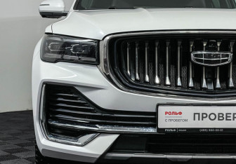 Подержанный автомобиль Geely Monjaro 2022 года (24 фото)