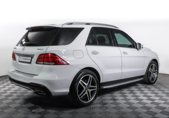 Подержанный автомобиль Mercedes-Benz GLE 2016 года (5 фото)
