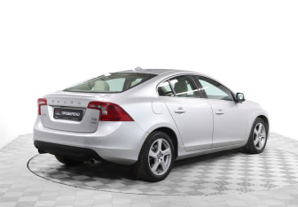 Подержанный автомобиль Volvo S60 2011 года (5 фото)