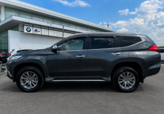 Подержанный автомобиль Mitsubishi Pajero Sport 2019 года (8 фото)