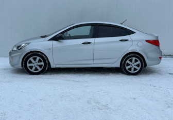 Подержанный автомобиль Hyundai Solaris Sedan 2014 года (8 фото)