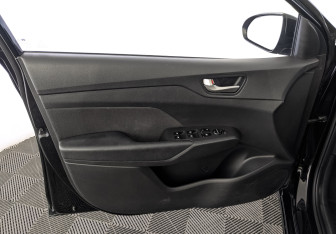 Подержанный автомобиль Hyundai Solaris Sedan 2017 года (19 фото)