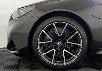 Подержанный автомобиль BMW M5 Sedan 2024 года (7 фото)