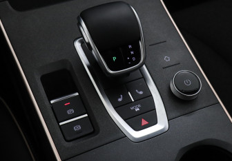 Подержанный автомобиль Omoda C5 2024 года (15 фото)