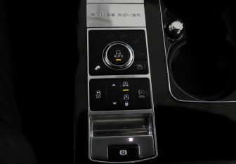 Подержанный автомобиль Land Rover Range Rover 2015 года (22 фото)