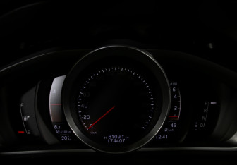 Подержанный автомобиль Volvo V40 Cross Country 2018 года (11 фото)