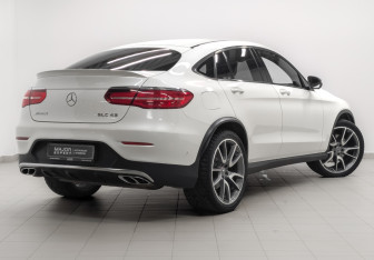 Подержанный автомобиль Mercedes-Benz GLC AMG 2017 года (5 фото)