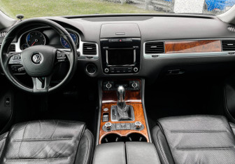 Подержанный автомобиль Volkswagen Touareg 2013 года (12 фото)