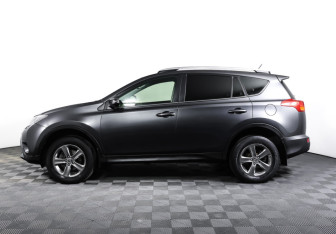 Подержанный автомобиль Toyota RAV4 2015 года (8 фото)