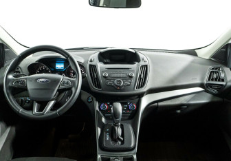 Подержанный автомобиль Ford Kuga 2019 года (6 фото)