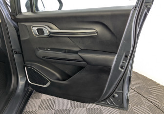 Подержанный автомобиль Geely Okavango 2023 года (26 фото)