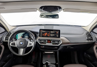 Подержанный автомобиль BMW X3 2022 года (14 фото)