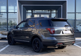 Подержанный автомобиль Ford Explorer 2018 года (7 фото)