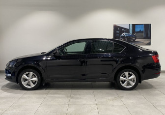 Подержанный автомобиль Skoda Octavia Liftback 2018 года (8 фото)