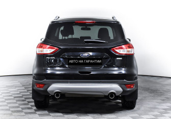 Подержанный автомобиль Ford Kuga 2015 года (6 фото)