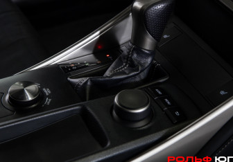 Подержанный автомобиль Lexus IS Sedan 2015 года (13 фото)