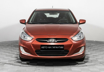 Подержанный автомобиль Hyundai Solaris Hatchback 2012 года (2 фото)