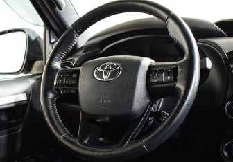 Подержанный автомобиль Toyota Hilux 2020 года (9 фото)