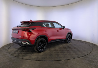 Подержанный автомобиль Omoda C5 2024 года (5 фото)