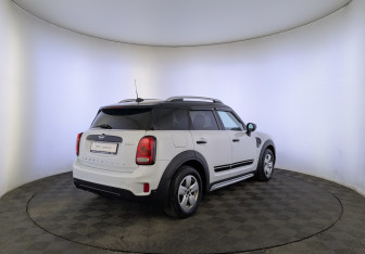 Подержанный автомобиль MINI Countryman 2019 года (5 фото)