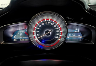 Подержанный автомобиль Mazda 3 Sedan 2014 года (13 фото)