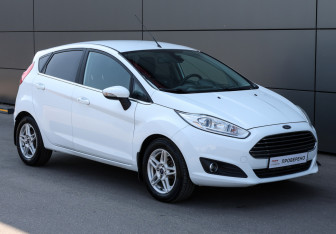 Подержанный автомобиль Ford Fiesta Hatchback 2015 года (3 фото)