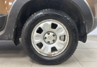 Подержанный автомобиль Renault Duster 2013 года (9 фото)