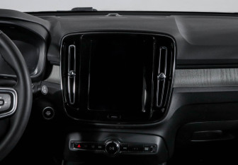 Подержанный автомобиль Volvo XC40 2020 года (13 фото)