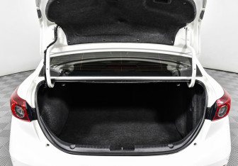 Подержанный автомобиль Mazda 3 Sedan 2014 года (13 фото)