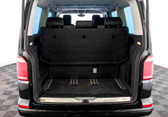 Подержанный автомобиль Volkswagen Multivan 2019 года (10 фото)