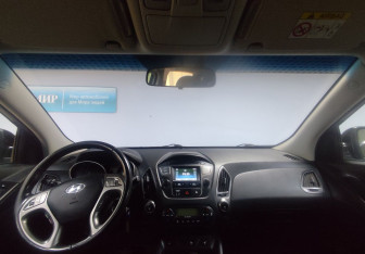 Подержанный автомобиль Hyundai ix35 2015 года (14 фото)