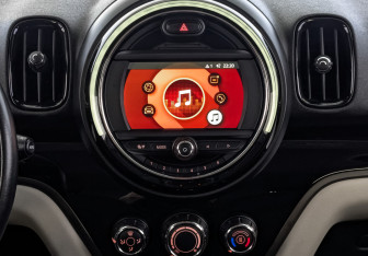 Подержанный автомобиль MINI Countryman 2020 года (17 фото)