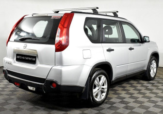 Подержанный автомобиль Nissan X-Trail 2012 года (3 фото)
